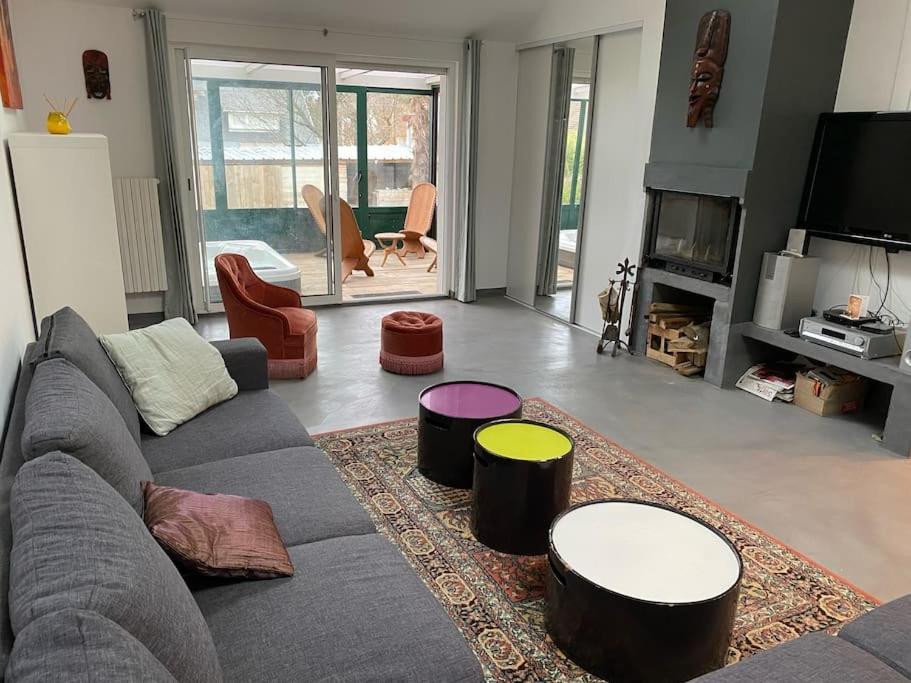 Maison Confortable Pour 10 Personnes Avec Jacuzzi ウルガット エクステリア 写真