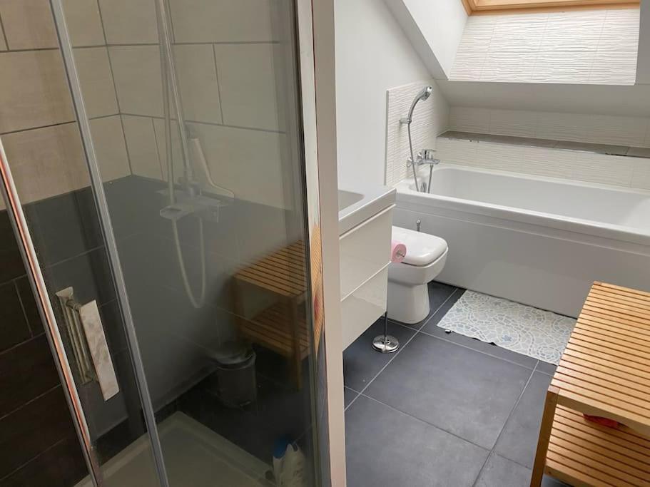 Maison Confortable Pour 10 Personnes Avec Jacuzzi ウルガット エクステリア 写真